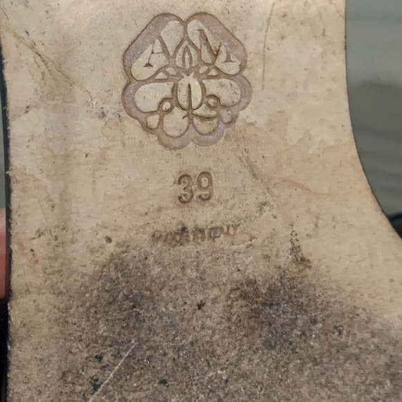 Alexander McQueen Logo Embossed Sandals - Picture 9 of 11